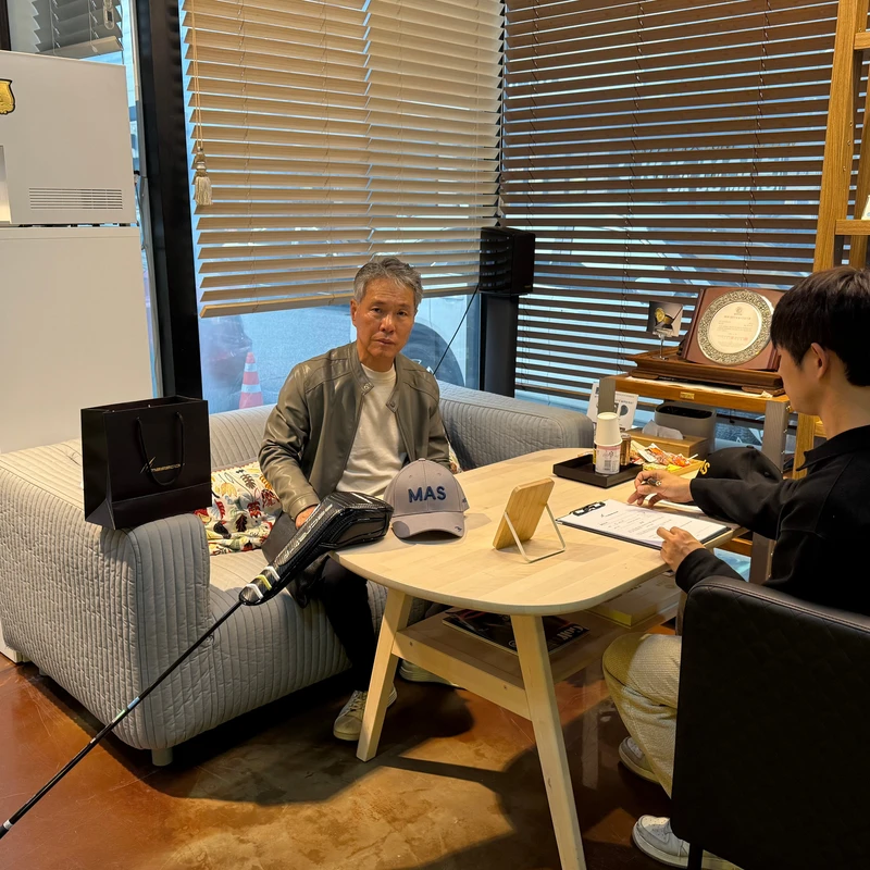 실전 스윙 테스트 중인 박영관 고객님